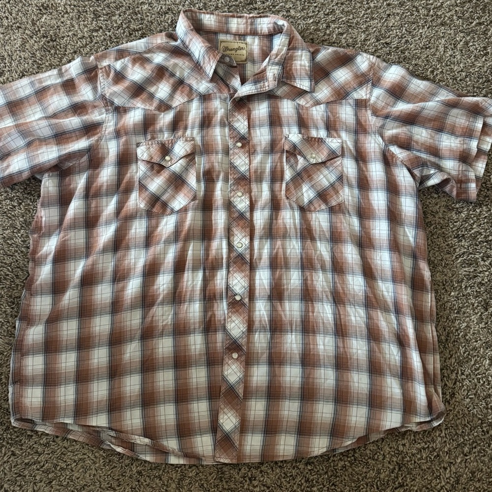 Wrangler Brown and White Checkered Button-down Shirt